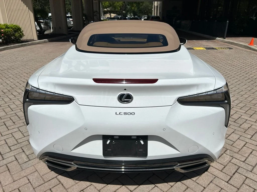Used 2021 White Lexus 500 image 16
