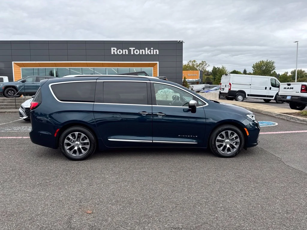 Used 2023 Fathom Blue Pearlcoat Chrysler Pinnacle image 11