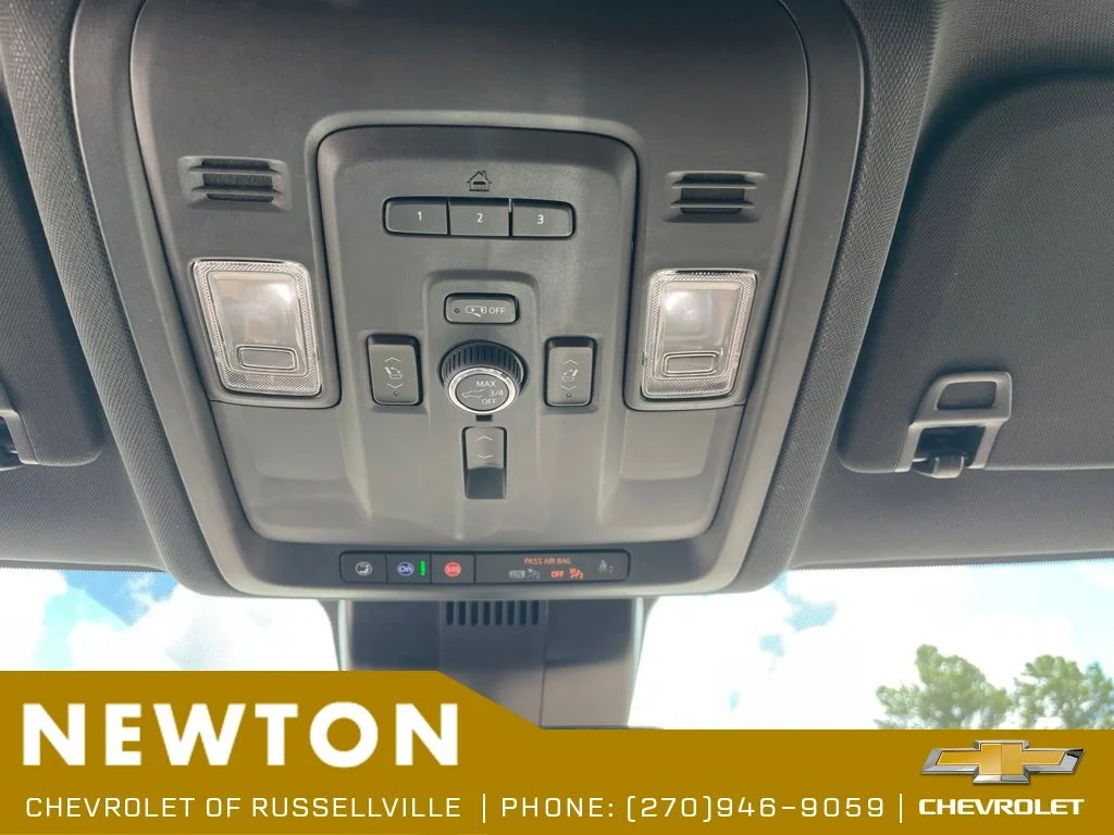 Used 2024 Pearl Chevrolet High Country image 20