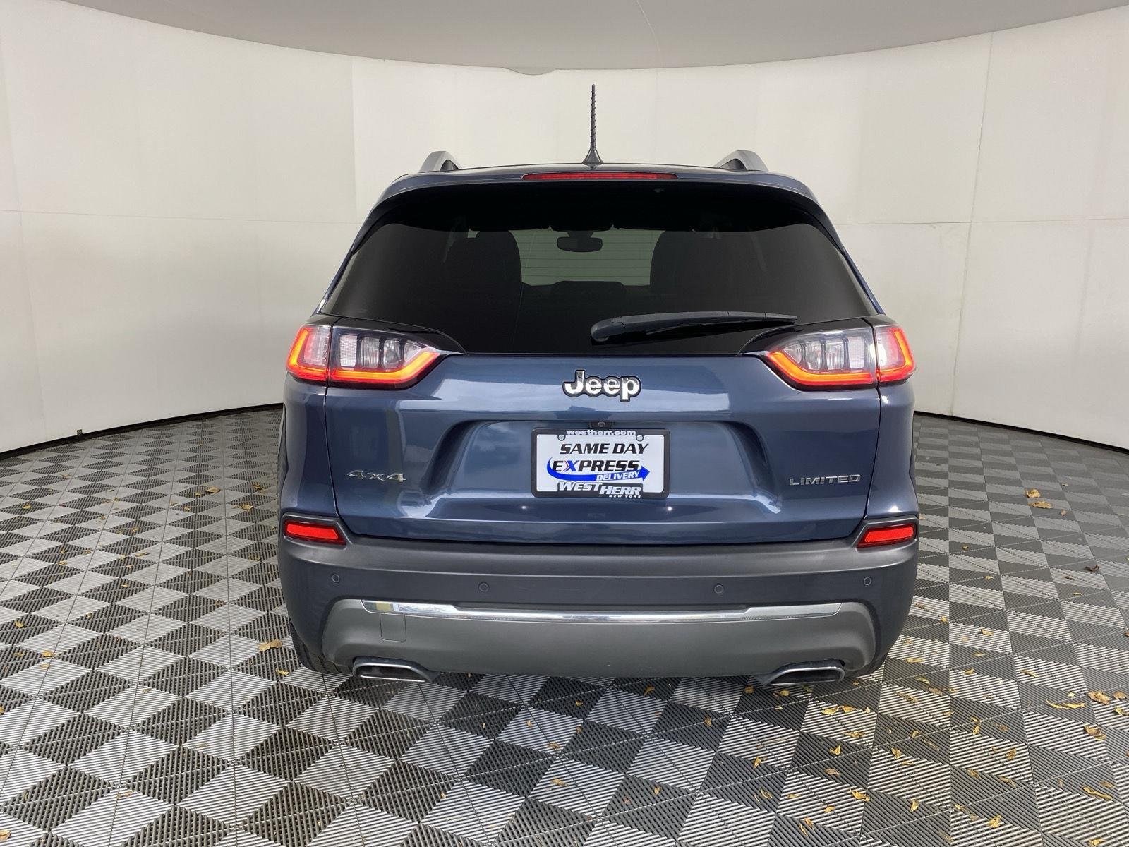 Used 2019 Blue Shade Pearlcoat Jeep Limited image 6