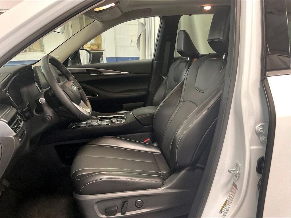 Used 2026 White INFINITI LUXE image 10