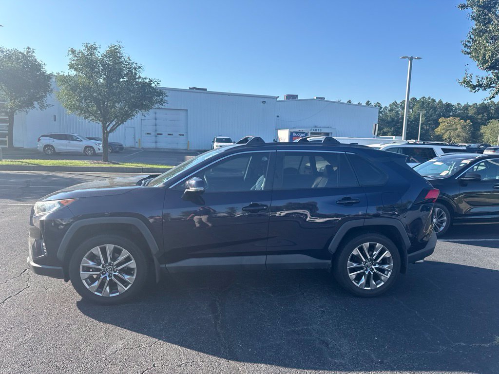 Used 2019 Blue Toyota XLE Premium image 8