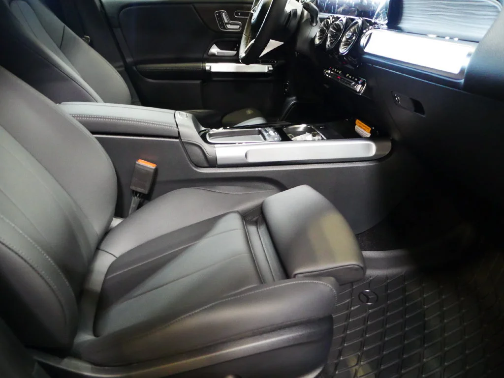 New 2026 Night Black Mercedes-Benz GLB 250 image 18