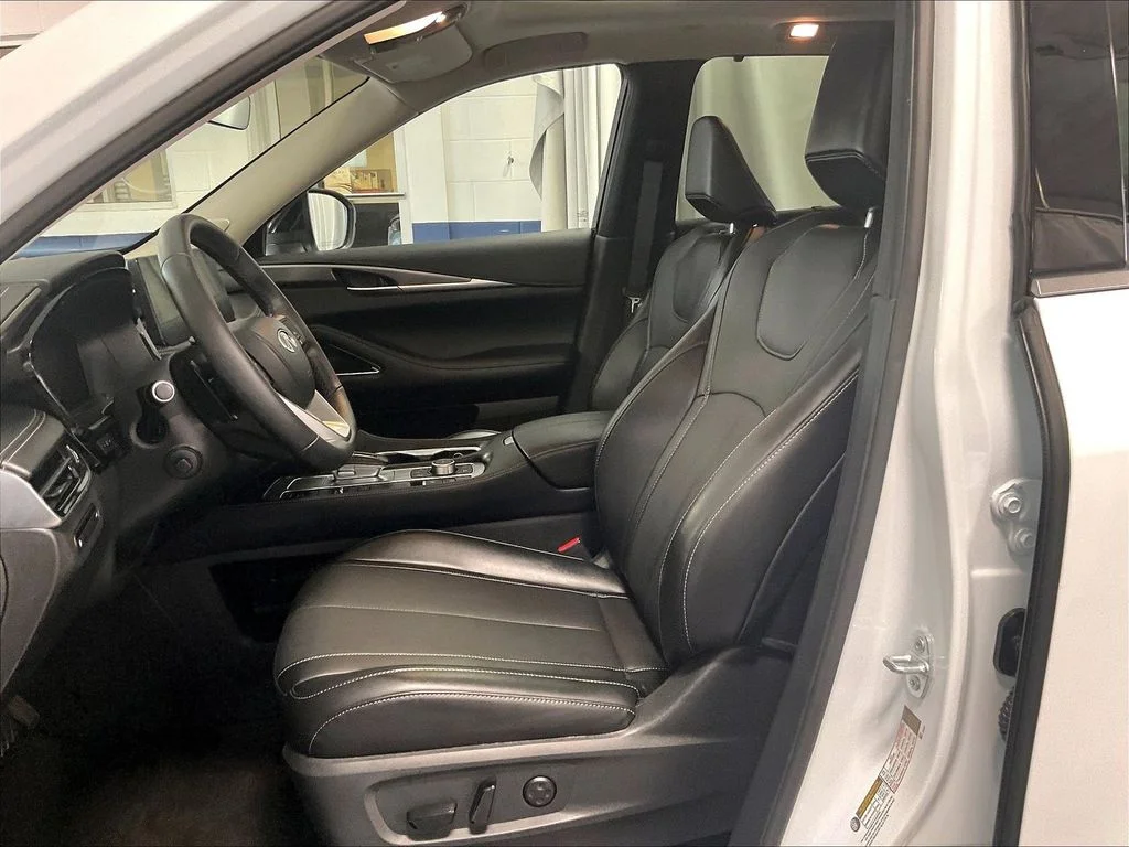 Used 2026 White INFINITI LUXE image 10