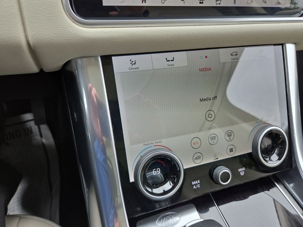 Used 2020 Silicon Silver Premium Metallic Land Rover HSE image 18