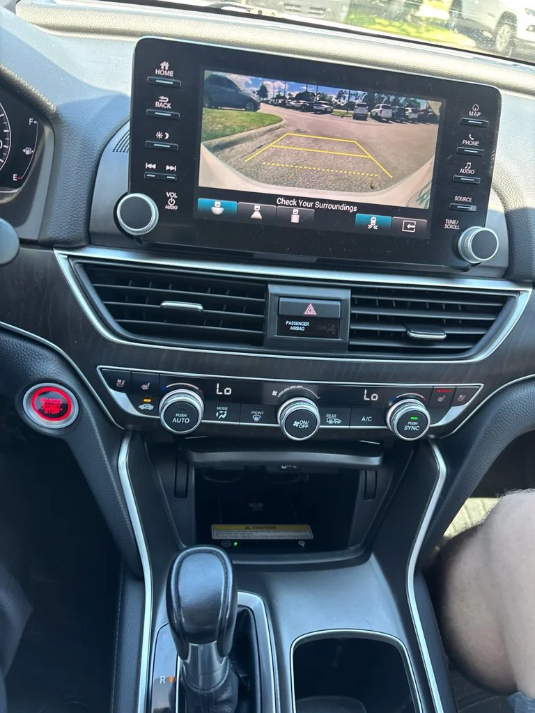 Used 2018 White Honda Touring image 8