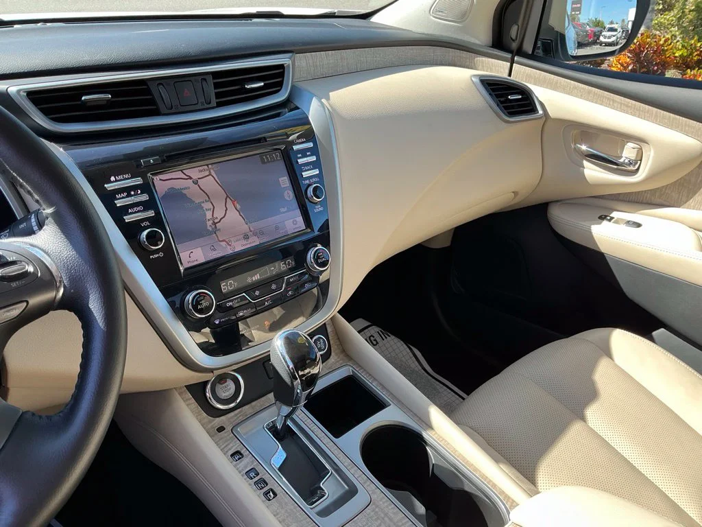 Used 2022 White Nissan SL image 42