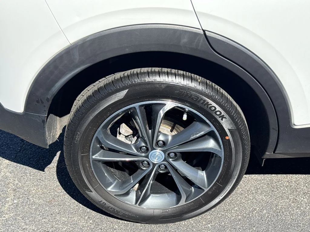 Used 2022 Summit White Buick Select image 12