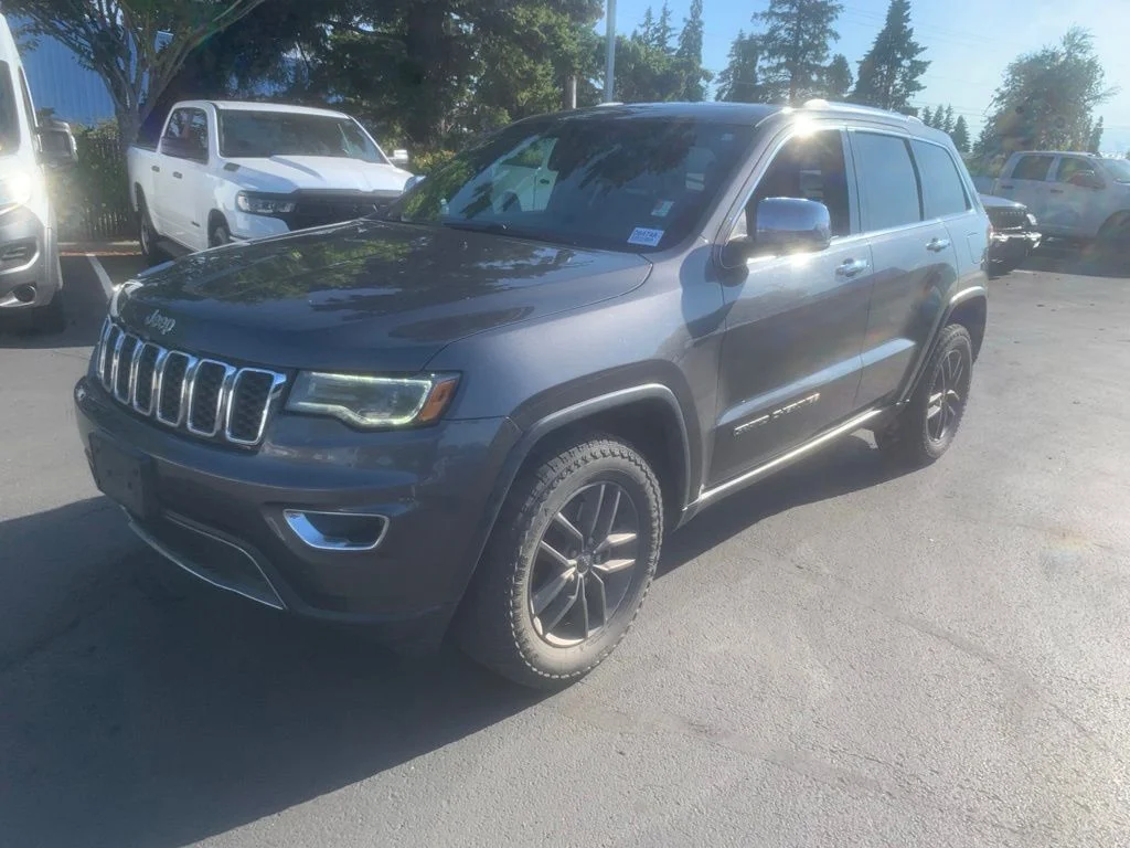 Used 2017 Billet Silver Metallic Clearcoat Jeep Limited image 1