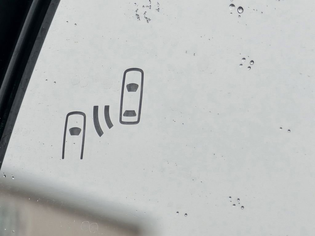 2024 Toyota RAV4 XLE - Photo 16