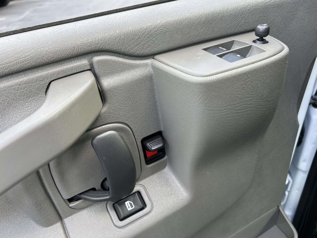 2026 GMC Savana Passenger LT - Photo 20