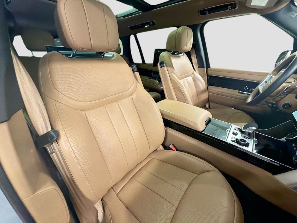 Used 2023  Land Rover Autobiography image 32