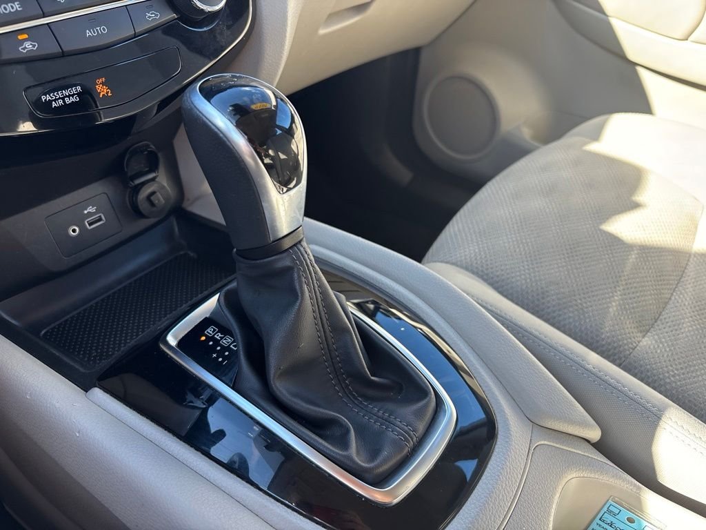 Used 2019 White Nissan SV image 28