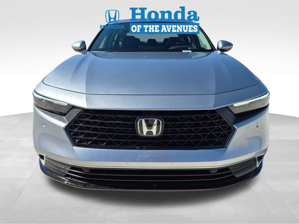 New 2026 Solar Silver Metallic Honda Touring image 2