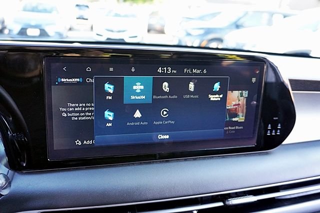 Used 2025 Silver Hyundai SEL Premium image 26