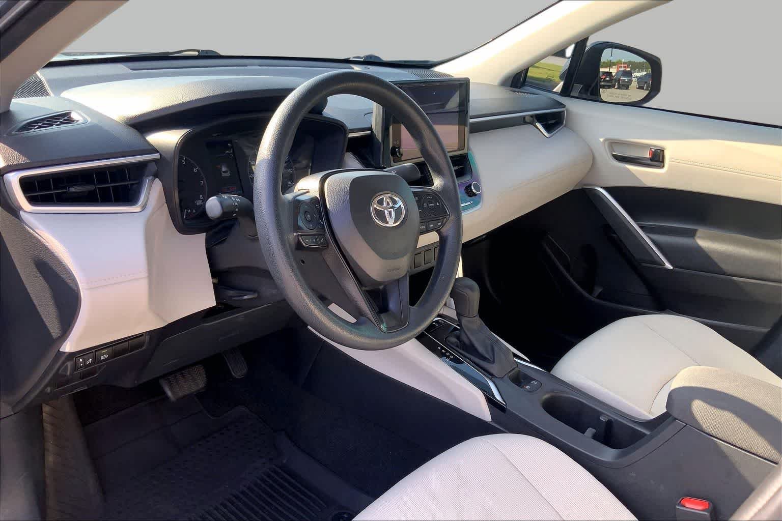 Used 2024 Celestite Toyota L image 17