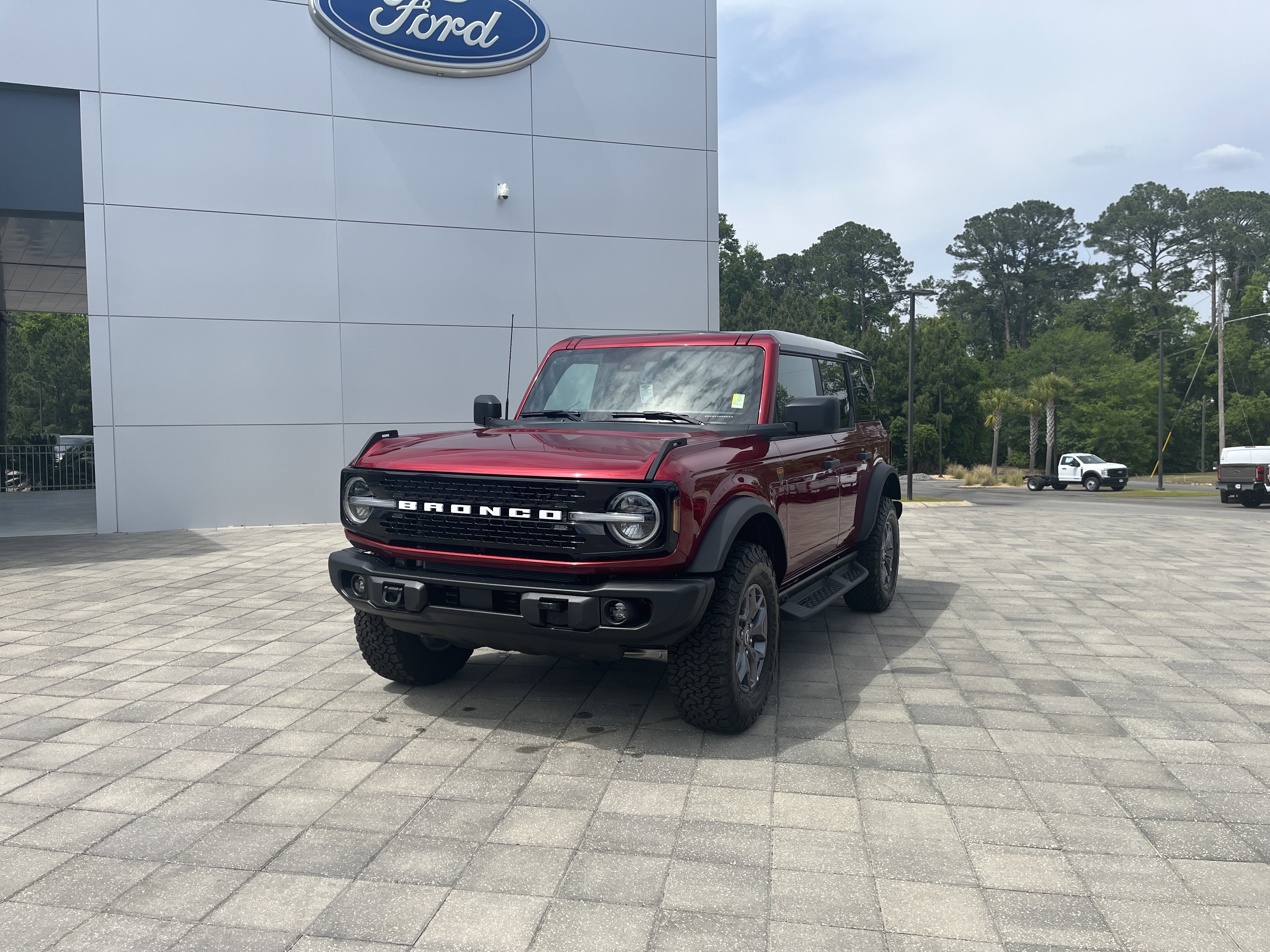 New 2025 Ruby Red Metallic Tinted Clearcoat Ford Badlands® image 2