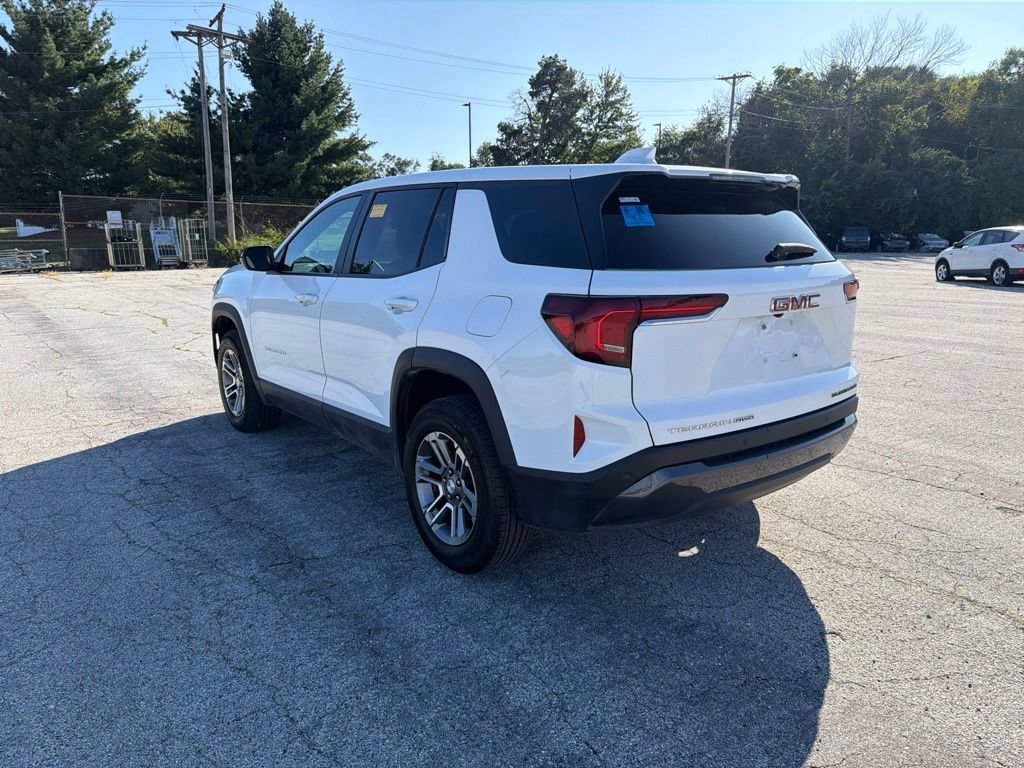 Used 2025 Summit White GMC AWD Elevation image 5