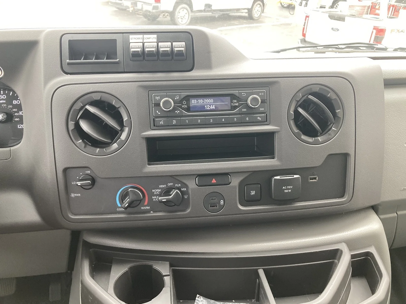 New 2027 Oxford White Ford E-350 SRW image 13