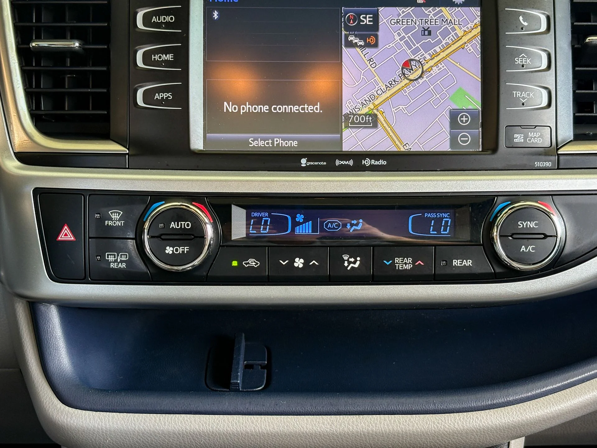 Used 2019 White Toyota XLE image 24