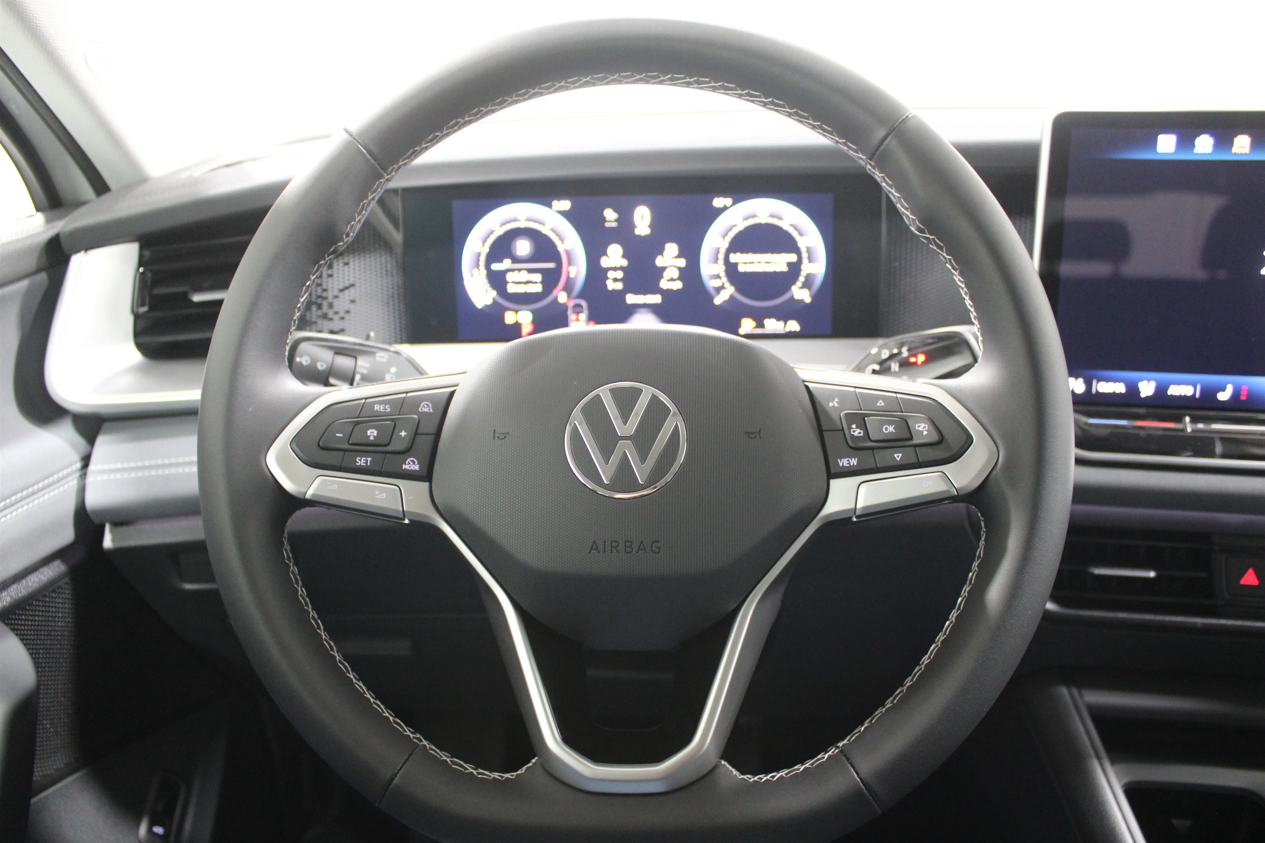 New 2026 Pure White Volkswagen SE image 9