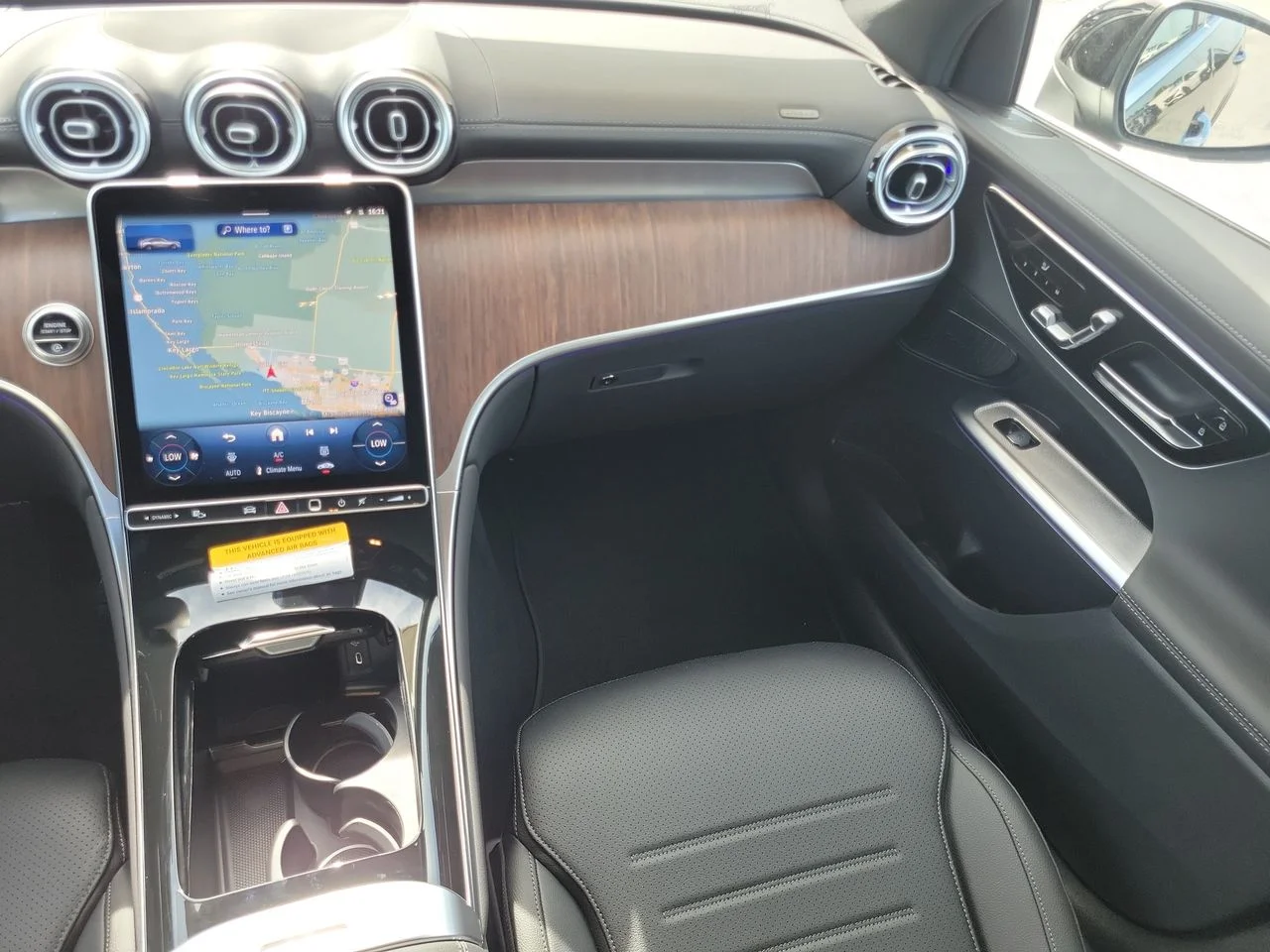 New 2027 Black Mercedes-Benz GLC 300 image 17