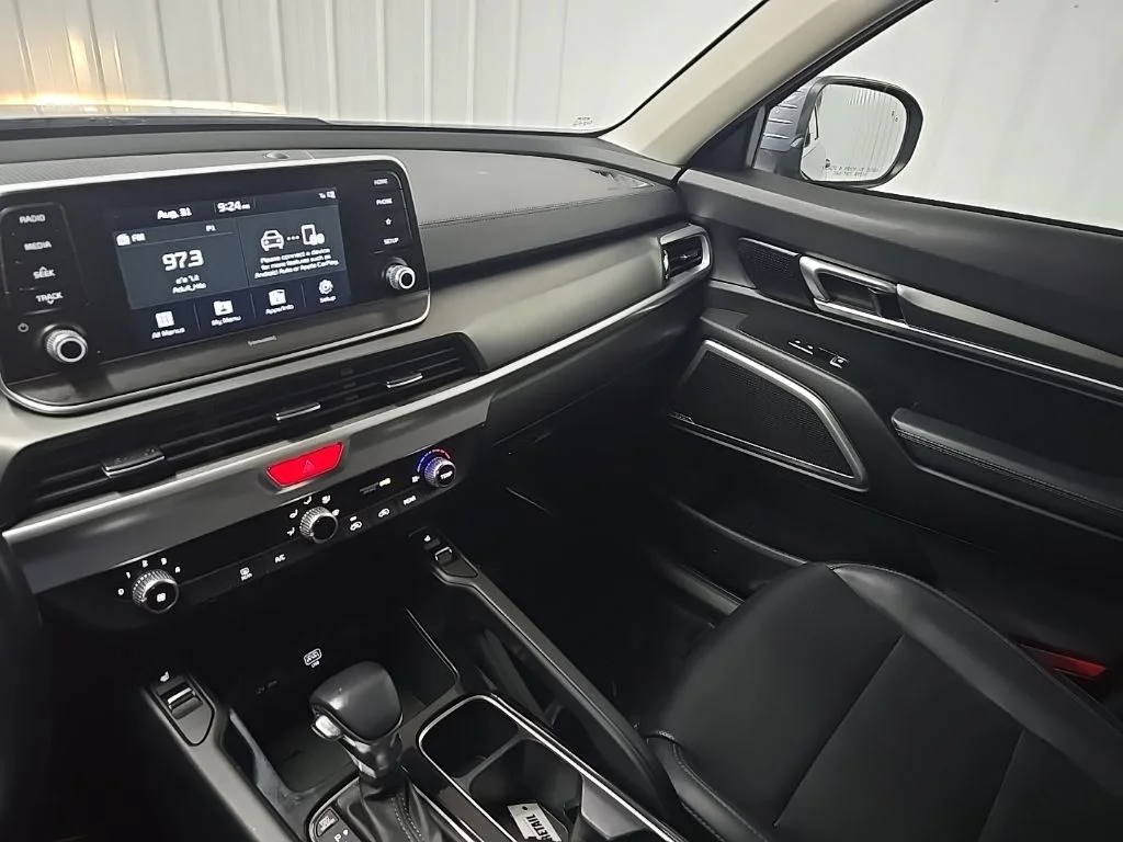 Used 2020 Silver Kia S image 28