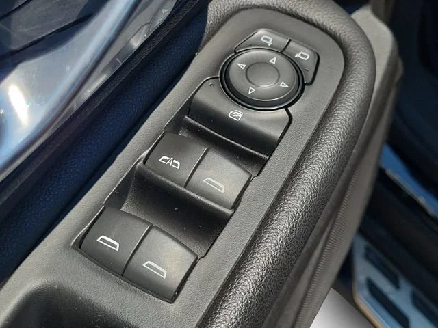 Used 2018 EBONY TWILIGHT METALLIC GMC SLE image 9