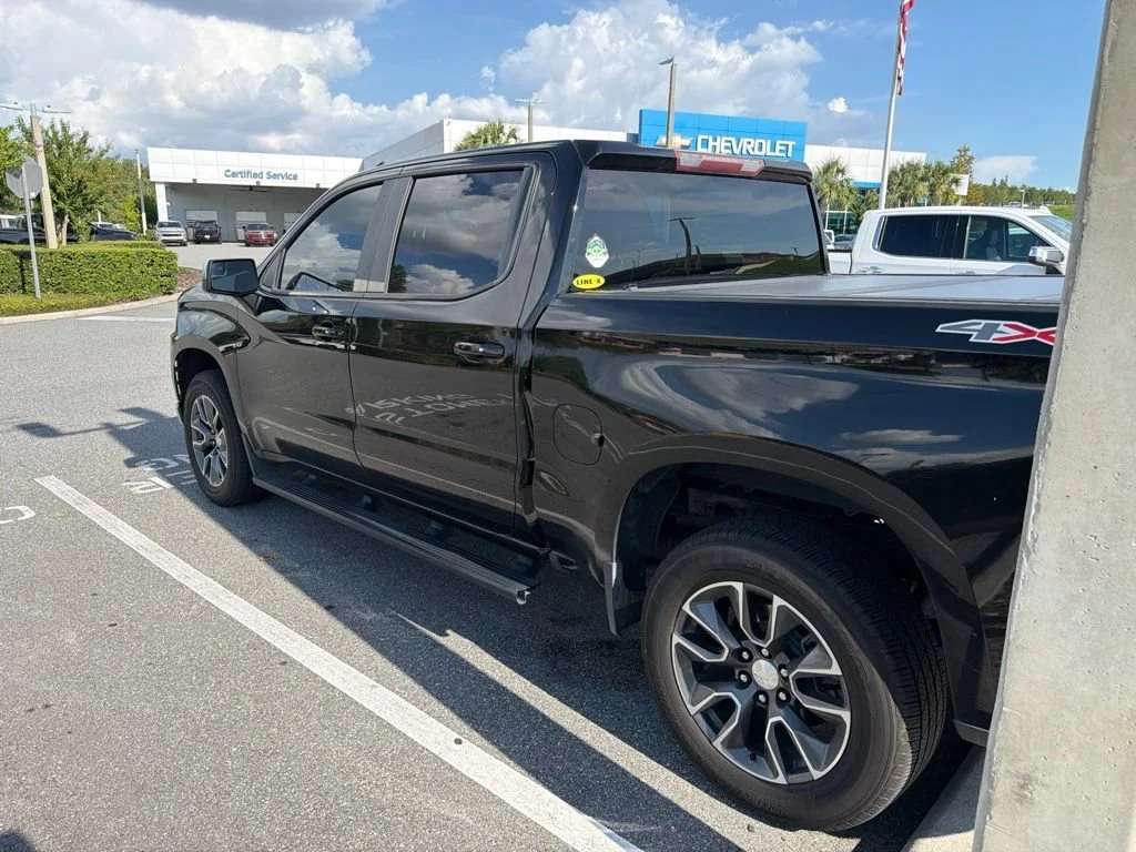 Used 2019 BLACK Chevrolet LT image 3