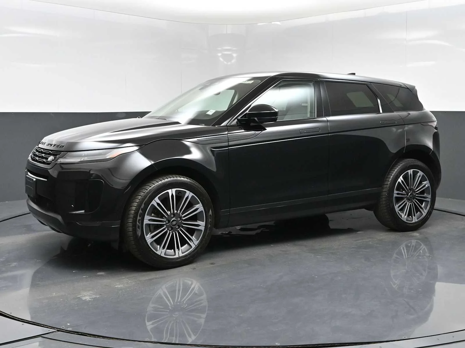 2024 Land Rover Range Rover Evoque S's photo