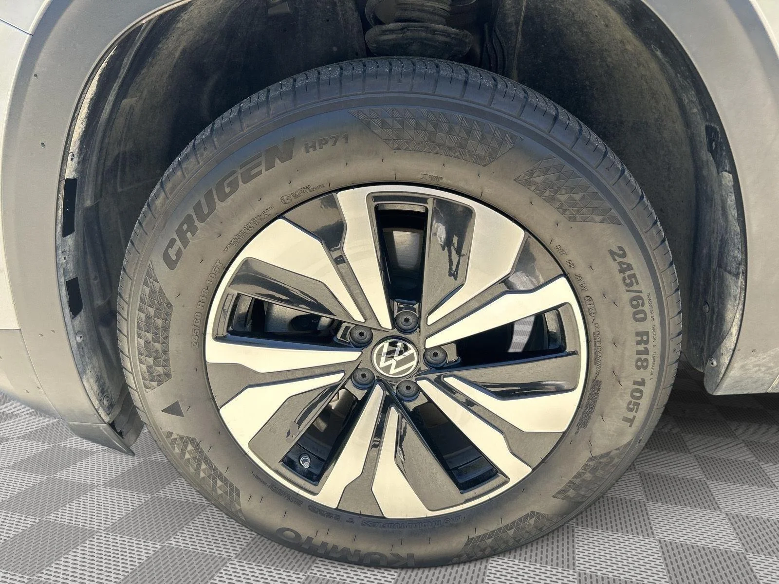 Certified Used 2024 SILVER Volkswagen 2.0T SE image 25
