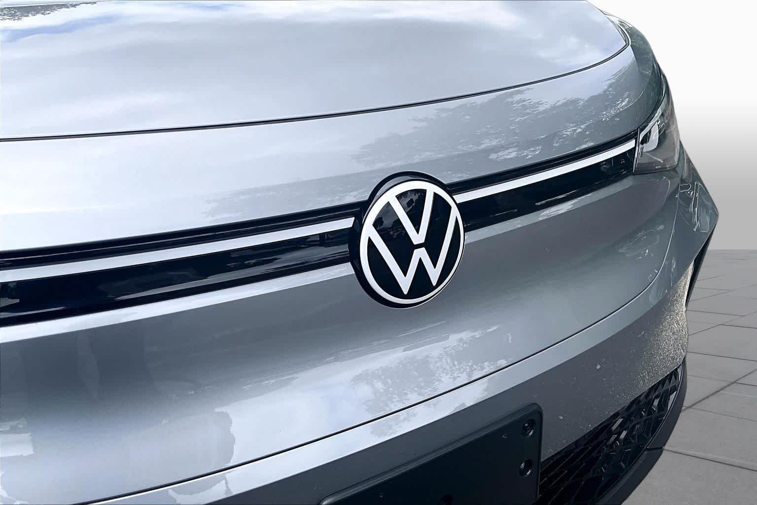 Certified Used 2025 Silver Mist Metallic Volkswagen Pro image 31