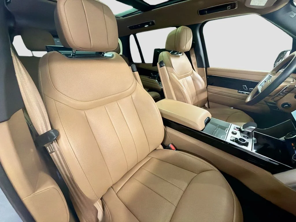 Certified Used 2023 Ionian Silver SV Bespoke Ultra Metallic Satin Land Rover Autobiography image 32