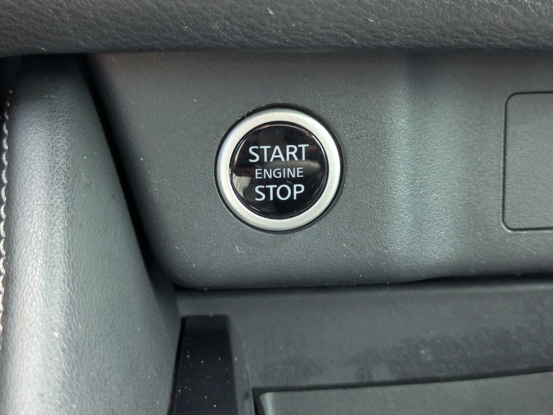 Used 2022 Blue Nissan SL image 26