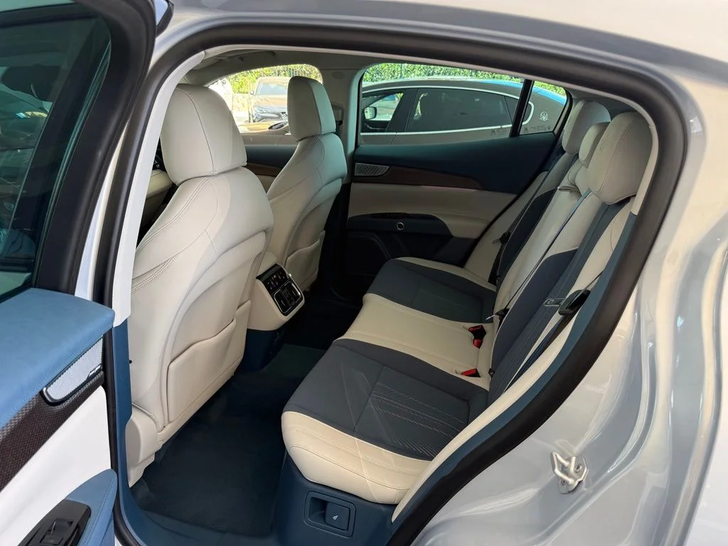 Certified Used 2025 Bianco Astro Maserati Folgore image 24