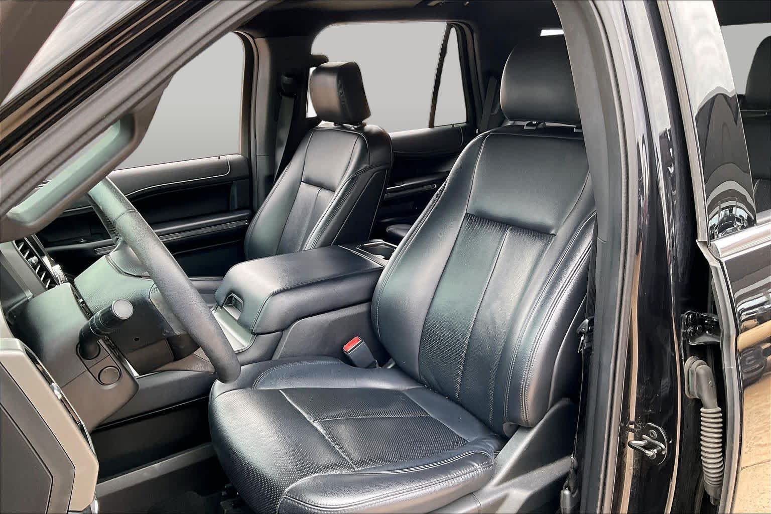 Used 2019 Agate Black Metallic Ford XLT image 6