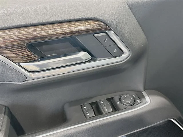 New 2026 Summit White GMC Elevation image 22
