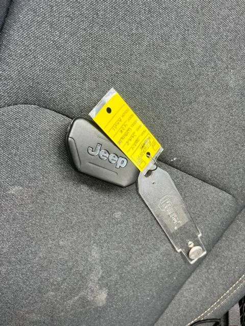 Used 2024  Jeep Sport image 14