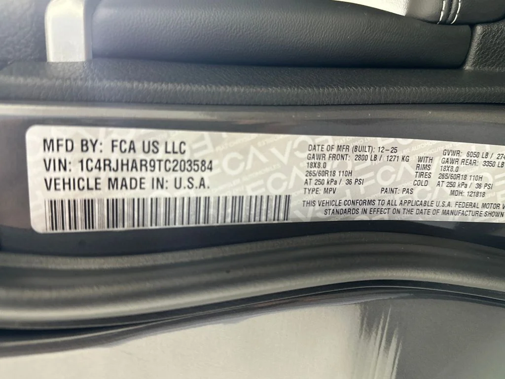 New 2026 Baltic Gray Metallic Clear-Coat Exterior Paint Jeep Altitude image 13