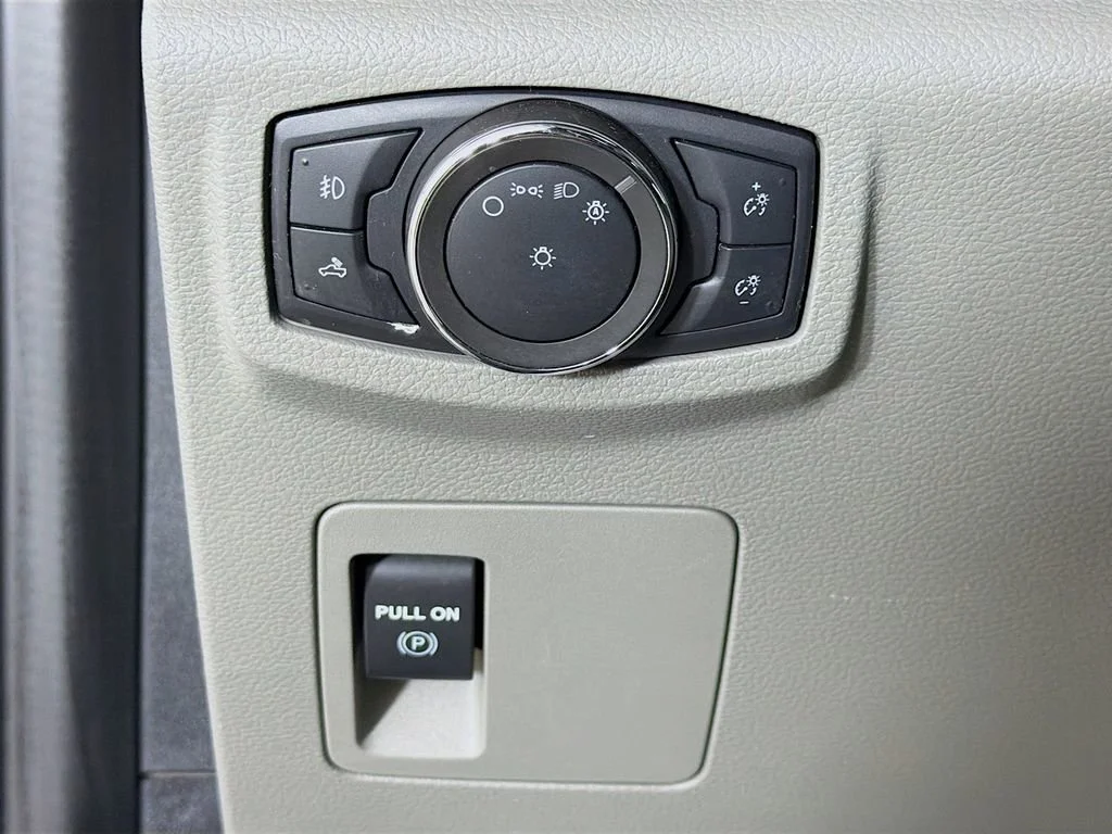 Used 2020  Ford XL image 11
