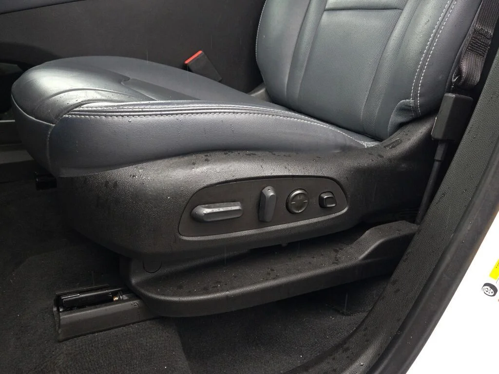 Used 2023 White Buick Premium Group image 23
