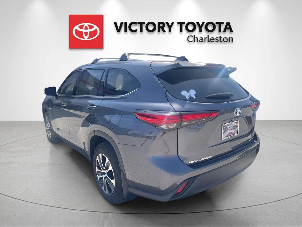 Used 2022 Gray Toyota XLE image 5