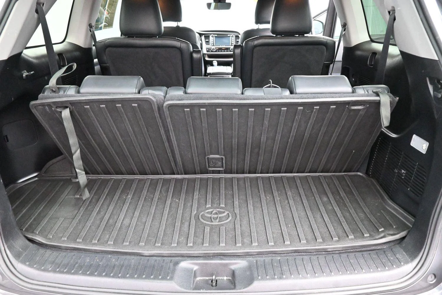 Used 2019 Predawn Gray Mica Toyota Limited image 9