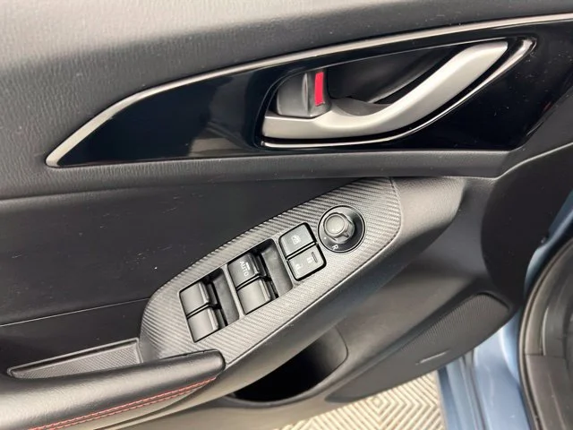 Used 2016 Blue Mazda i Grand Touring image 13