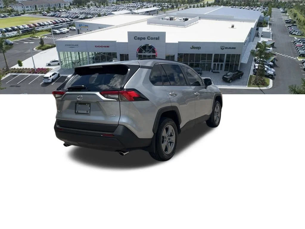 Used 2025  Toyota XLE image 17
