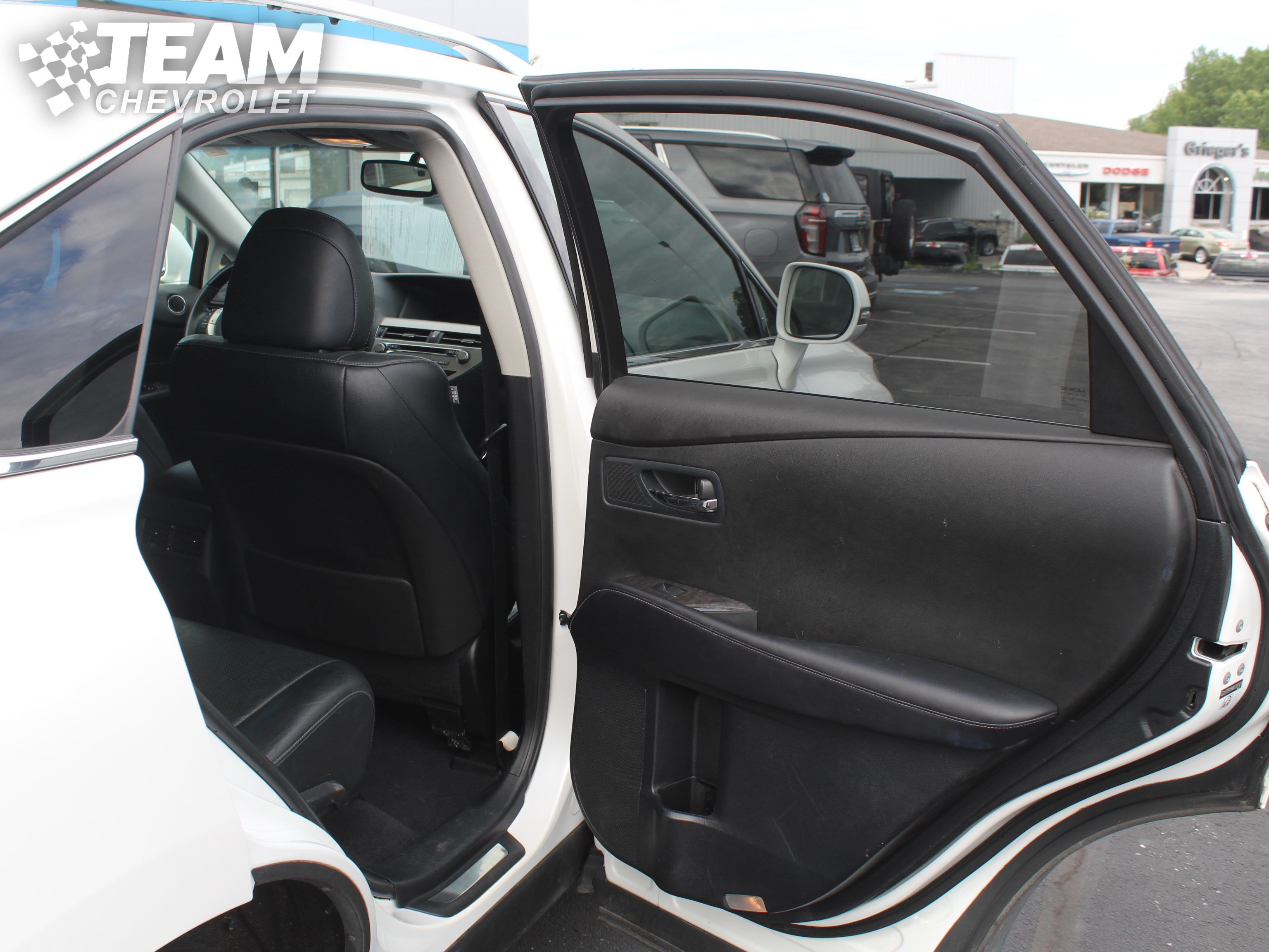 Used 2015 White Lexus  image 25