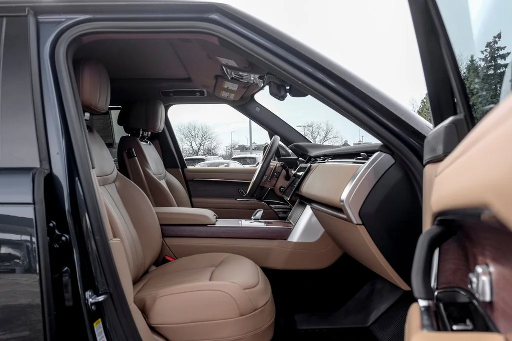 New 2026 Belgravia Green Land Rover SE image 22
