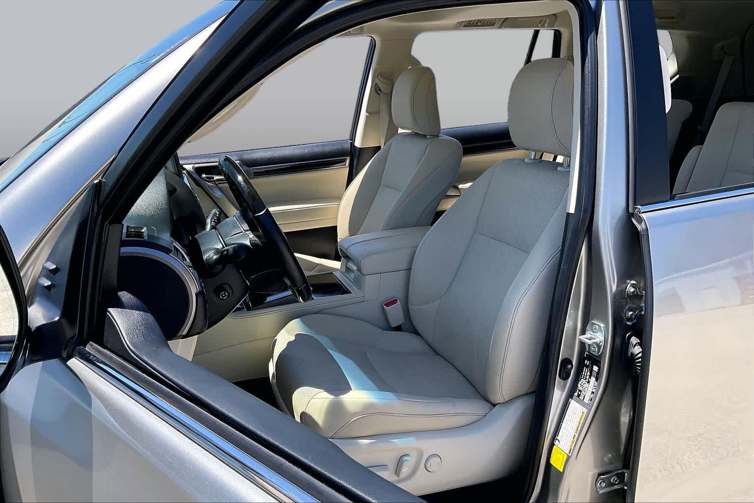 Used 2023 Atomic Silver Lexus Premium image 8
