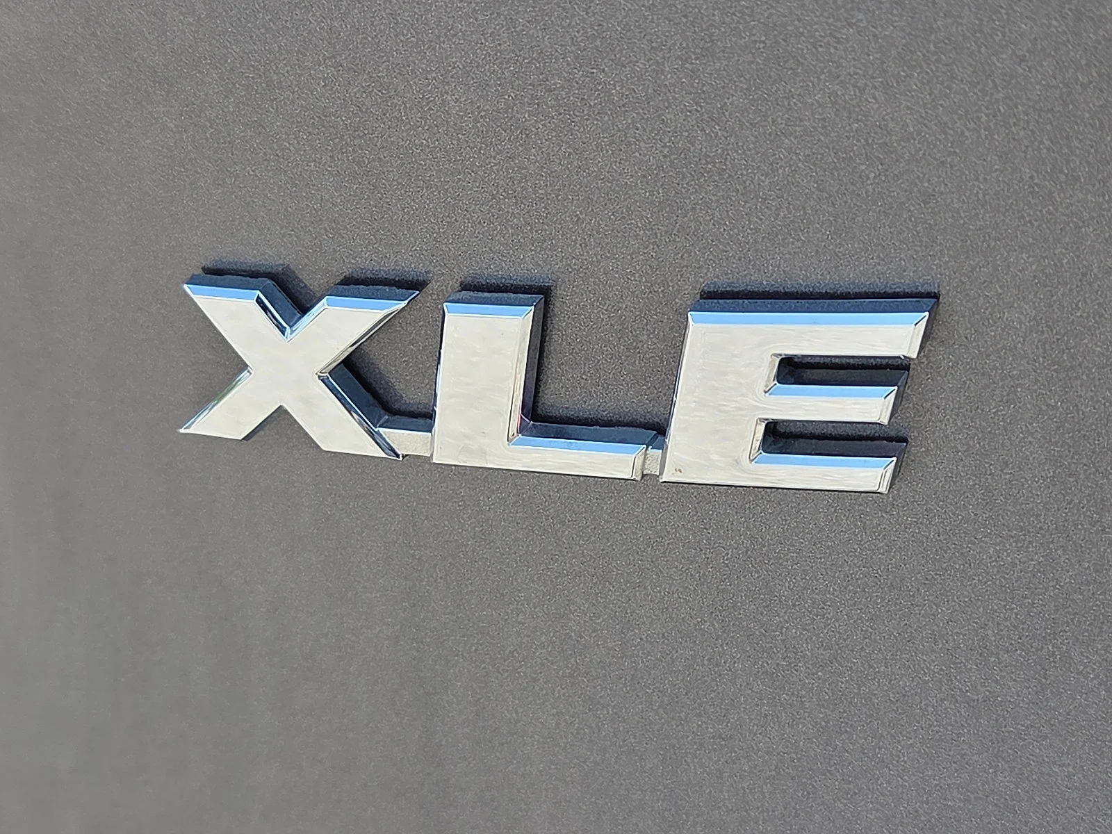 Used 2022 Magnetic Gray Metallic Toyota XLE Premium image 8