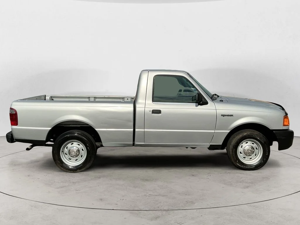 Used 2004 Silver Ford XL image 4